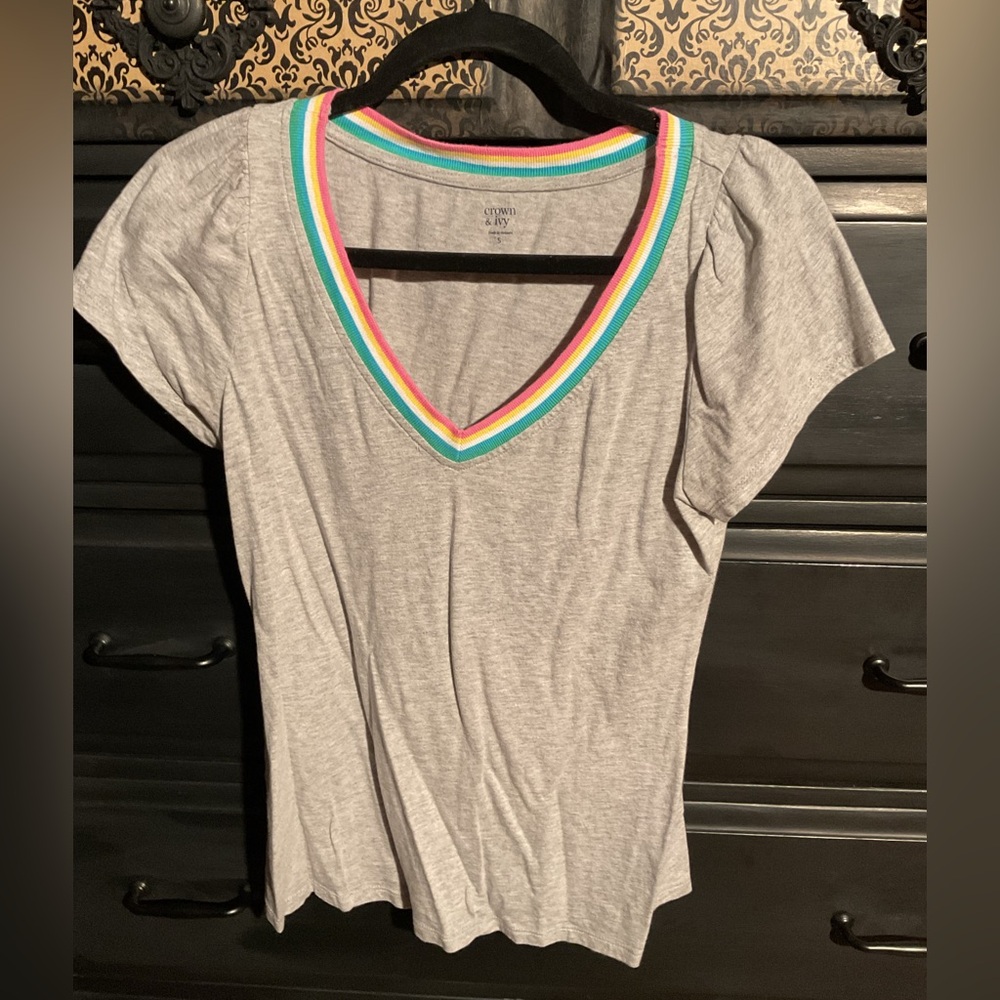 Crown & Ivy Gray Fitted Short Sleeve Tee with Multi Trim